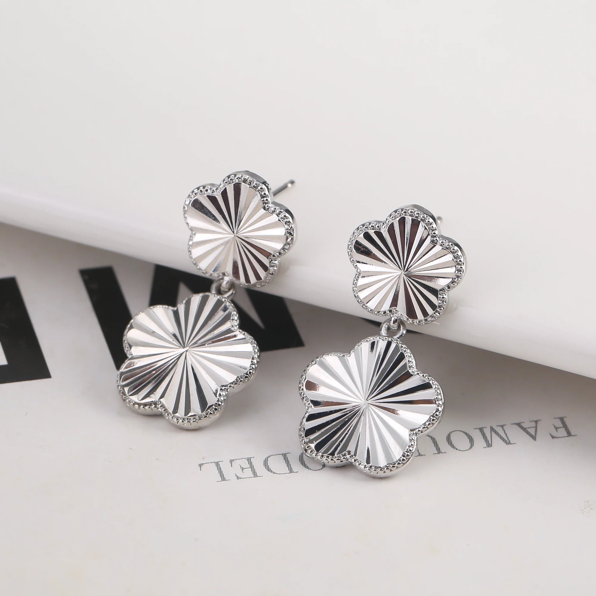 New Double Sided Minimalist Metal Jewelry Set With New Design Plum Blossom Plant Five Leaf Flower Gift For Women's Clover