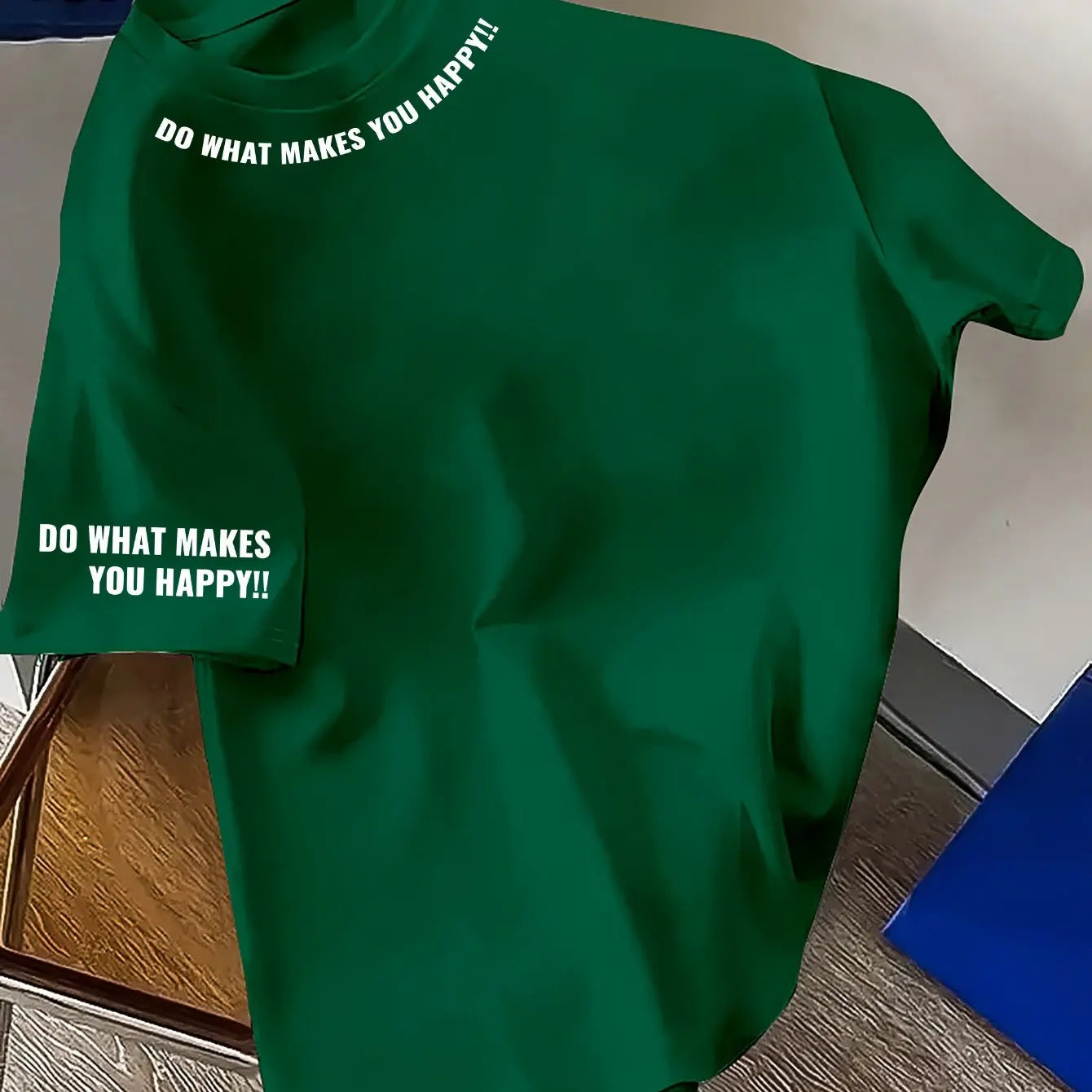 تيشيرت رجالي صيفي عصري مصنوع من القطن الخالص 100%، بتصميم فضفاض وطبعة هندسية، وياقة دائرية وأكمام قصيرة.