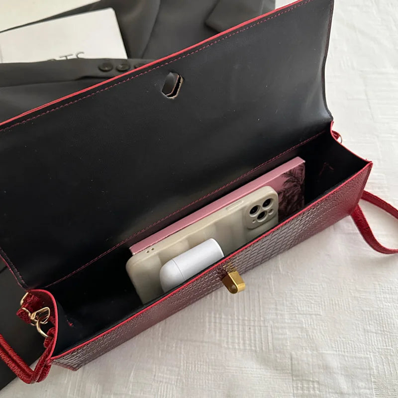 حقيبة كروس بودي منقوشة بنقشة جلد التمساح - حزام قابل للتعديل وإبزيم معدني، خفيفة الوزن ومتينة للاستخدام اليومي للنساء