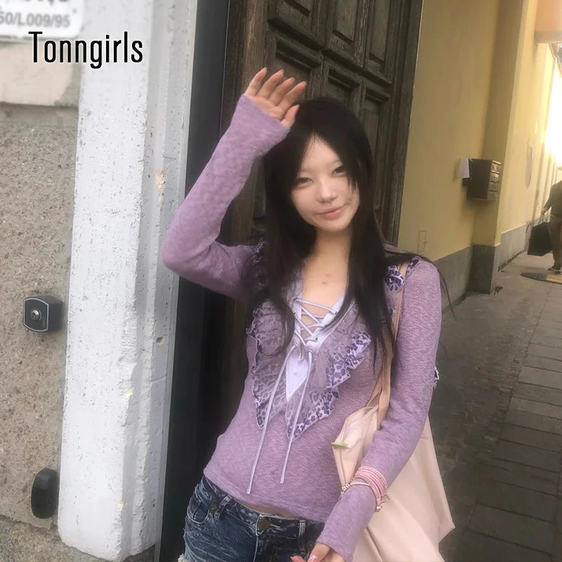 تي شيرت نسائي من Tonngirls Aesthetic 2000s، بلوزات مزينة بنقشة جلد الفهد، مزينة بكشكشة زهرية، بلوفر محبوك من Fairycore، بتصميم ياباني من E-girl