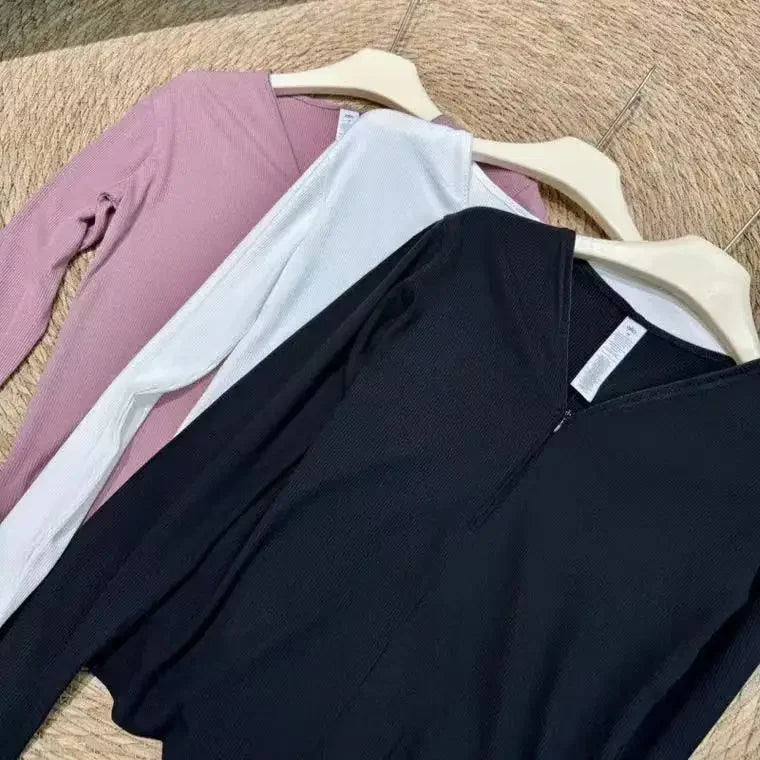 قمصان يوغا رياضية بأكمام طويلة للنساء، سريعة الجفاف، لياقة بدنية، بيلاتيس، تي شيرت برقبة على شكل حرف V، لون أسود سادة، ضيق، تدريب نسائي