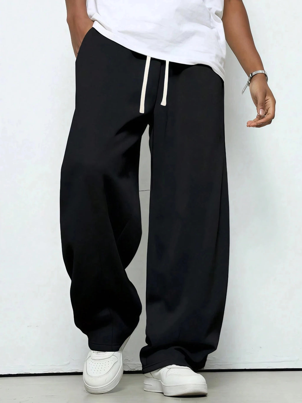 Men's Lightweight Solid Color Drawstring Wide Leg Pants Loose Casual Pants with Pockets Suitable for Autumn and Winter Seasons