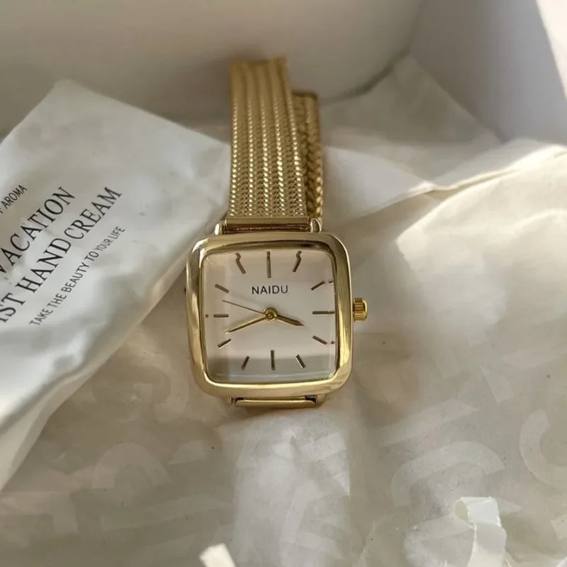 ساعة يد نسائية بسيطة كوارتز بتصميم كلاسيكي فاخر، هدية مثالية، ساعات نسائية بمينا صغير وسوار قابل للتعديل من الفولاذ المقاوم للصدأ.