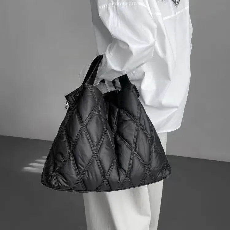 حقيبة كتف نسائية منفوخة بتصميم مبطنة من القطن ومبطنة بالريش، حقيبة تسوق شتوية كبيرة السعة ودافئة