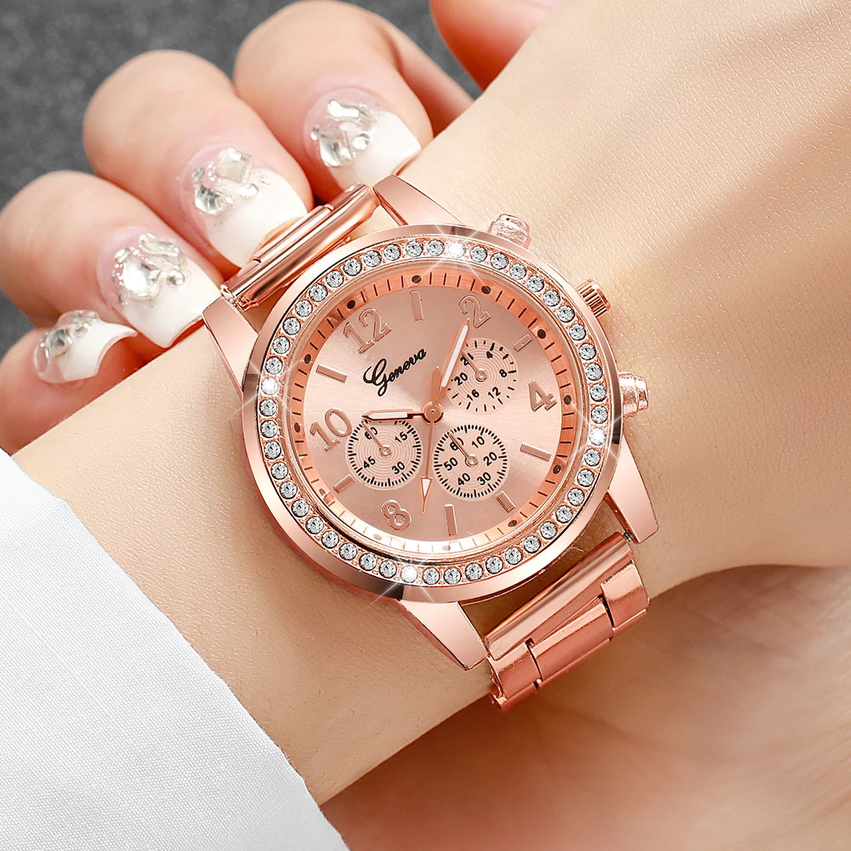 ساعات يد نسائية أنيقة مرصعة بأحجار الراين، سوار من سبيكة معدنية، مينا عربي، تناظرية، كوارتز (بدون علبة)