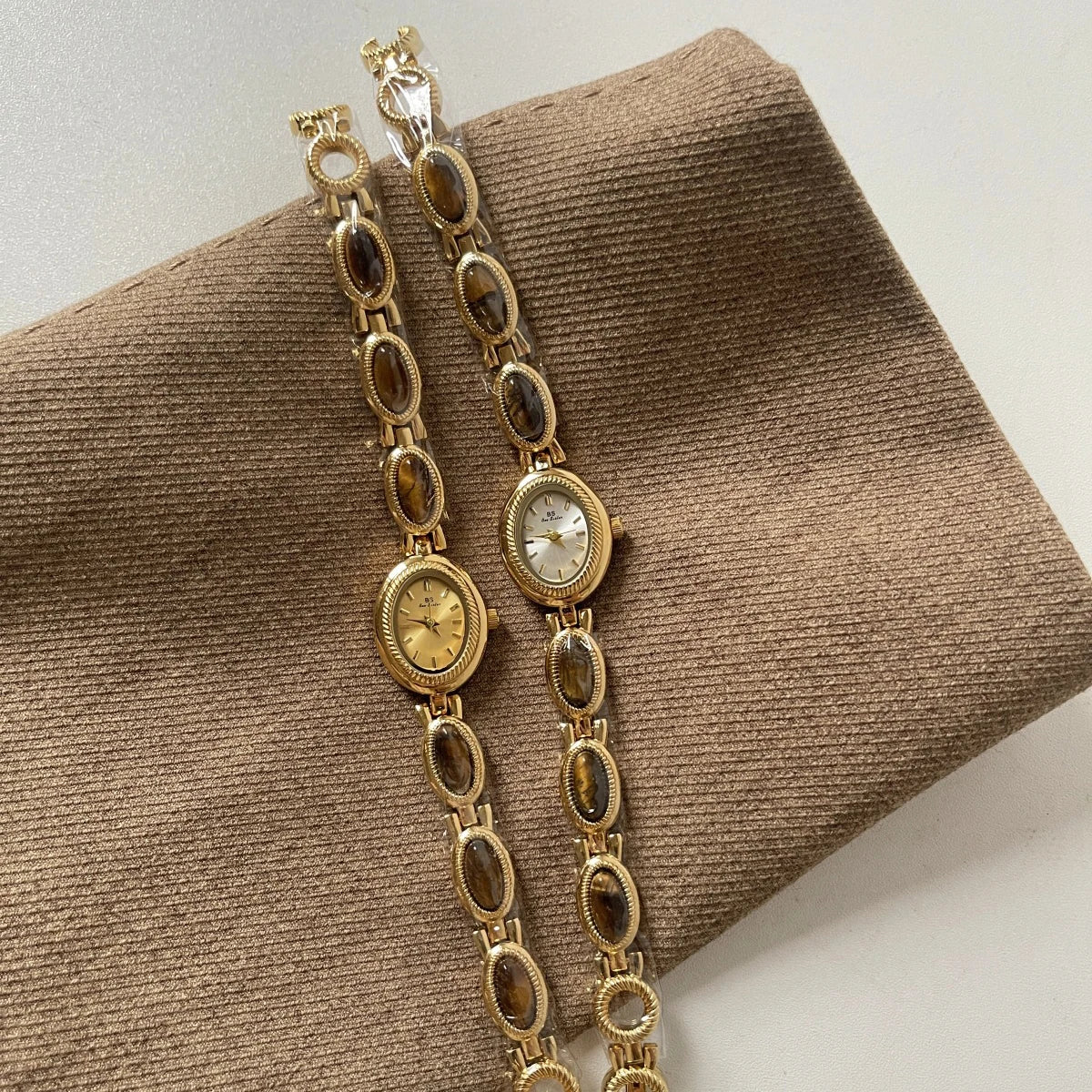 ساعات فاخرة راقية للنساء، ساعة يد أنيقة من اليشم الأخضر مع سوار كوارتز، هدية مثالية للنساء، ساعة أنيقة وعصرية.