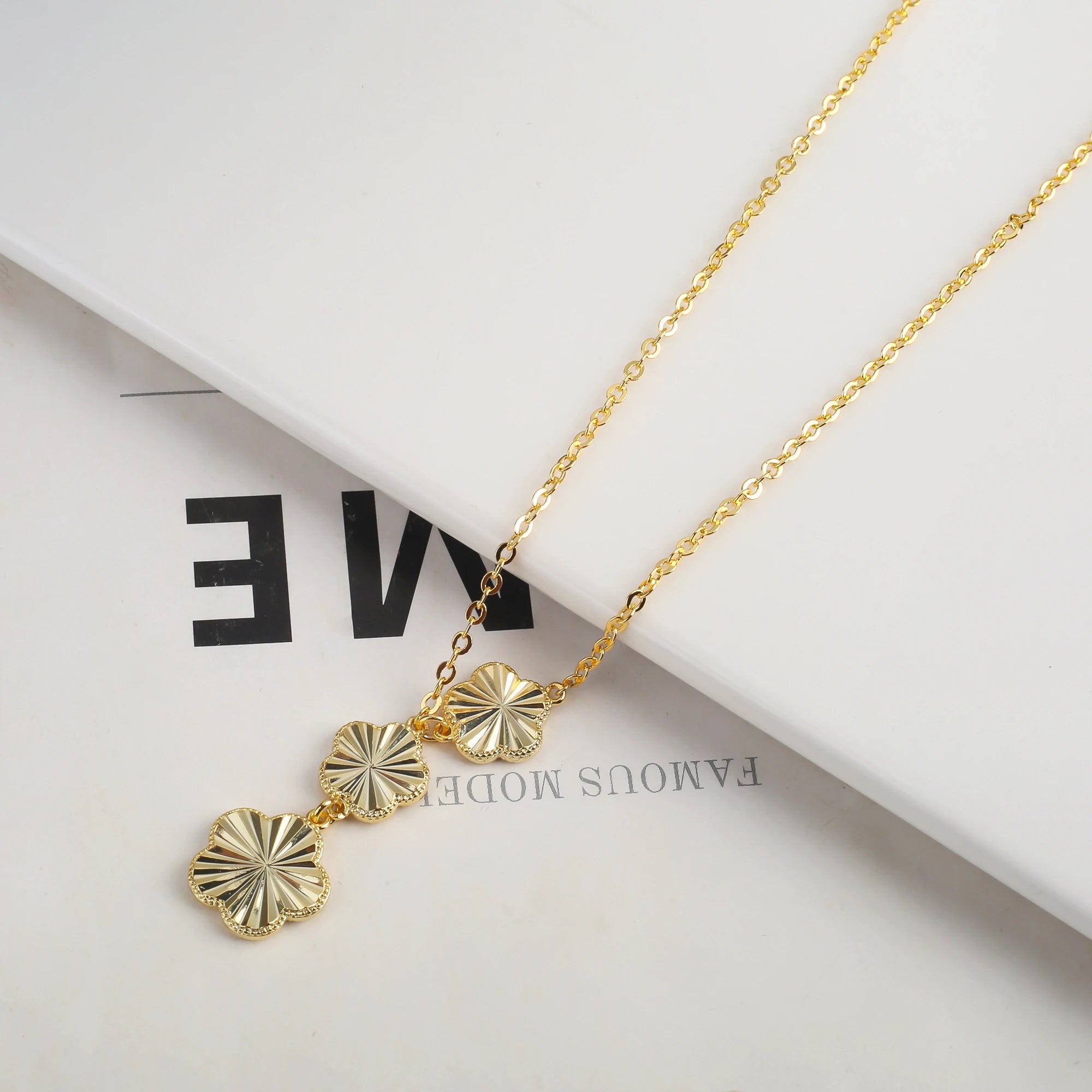 New Double Sided Minimalist Metal Jewelry Set With New Design Plum Blossom Plant Five Leaf Flower Gift For Women's Clover
