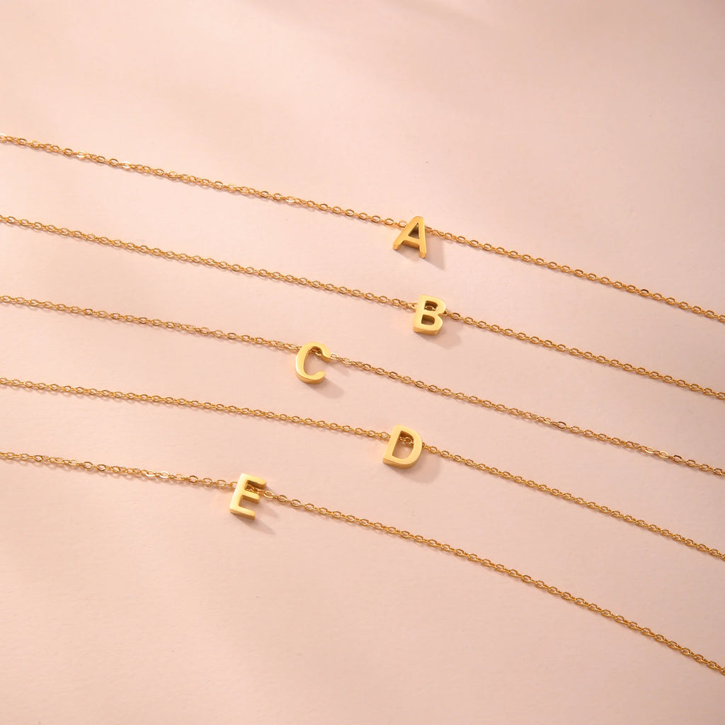 قلادات Unift Family First Name Chain من الفولاذ المقاوم للصدأ للنساء على شكل حرف M، سلسلة عنق، مجوهرات عصرية بسيطة