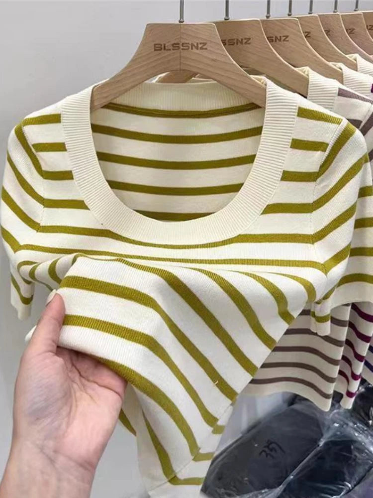 تيشيرت نسائي مخطط بأكمام قصيرة، بقصة ضيقة، بياقة دائرية، محبوك، مناسب للارتداء اليومي، رياضي، مستوحى من موضة الألفية الجديدة.