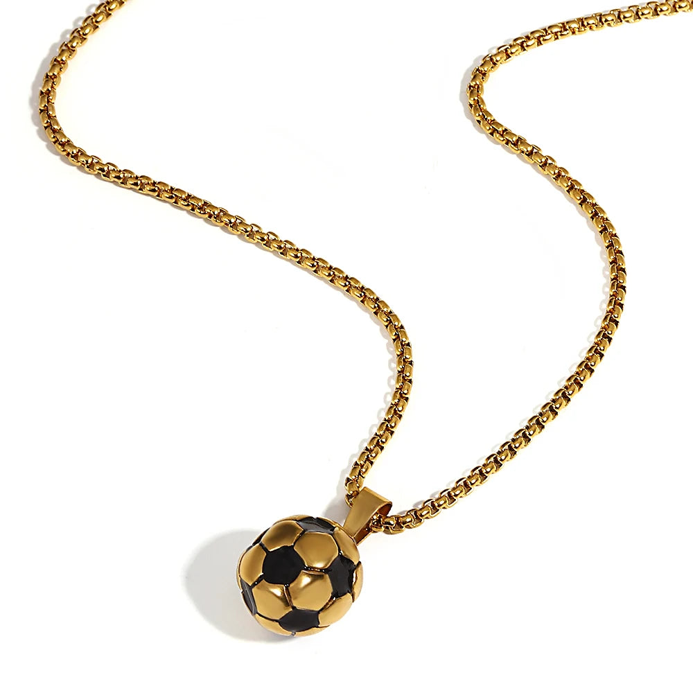 قلادة كرة قدم ثلاثية الأبعاد من Greatera مصنوعة من الفولاذ المقاوم للصدأ على شكل كرة قدم للأمهات للرجال والنساء سلسلة مطلية بالذهب ومجوهرات مقاومة للماء