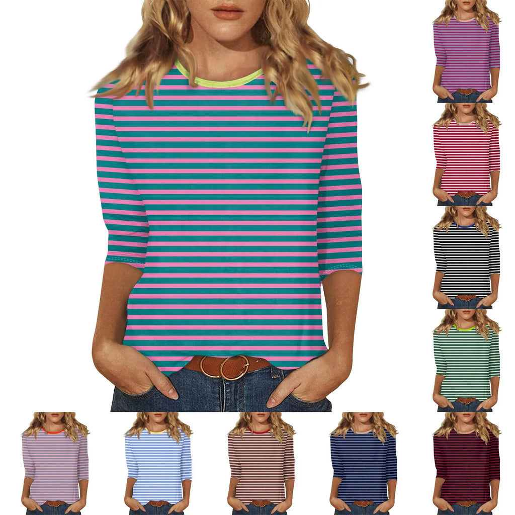 تيشيرتات صيفية نسائية عصرية وعملية، بياقة دائرية وأكمام ثلاثة أرباع، بنقشة مخططة، متوفرة بمقاسات كبيرة.