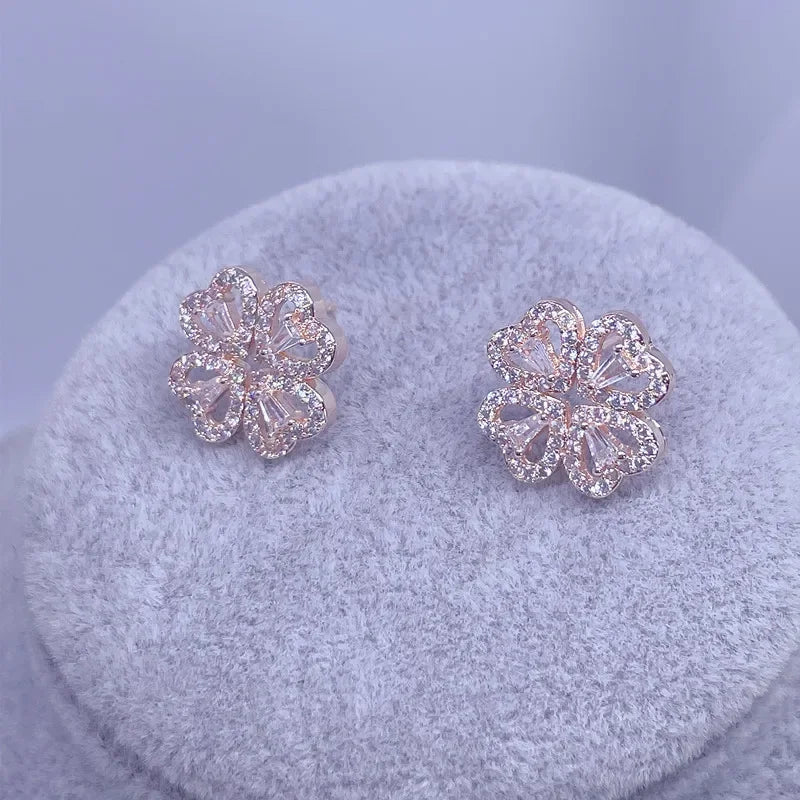 قلادات رومانسية على شكل زهرة البرسيم ذات الأربع أوراق للنساء، قلادة على شكل قلب حب مرصعة بالزركونيا المكعبة، مصنوعة من الفولاذ المقاوم للصدأ، مجوهرات