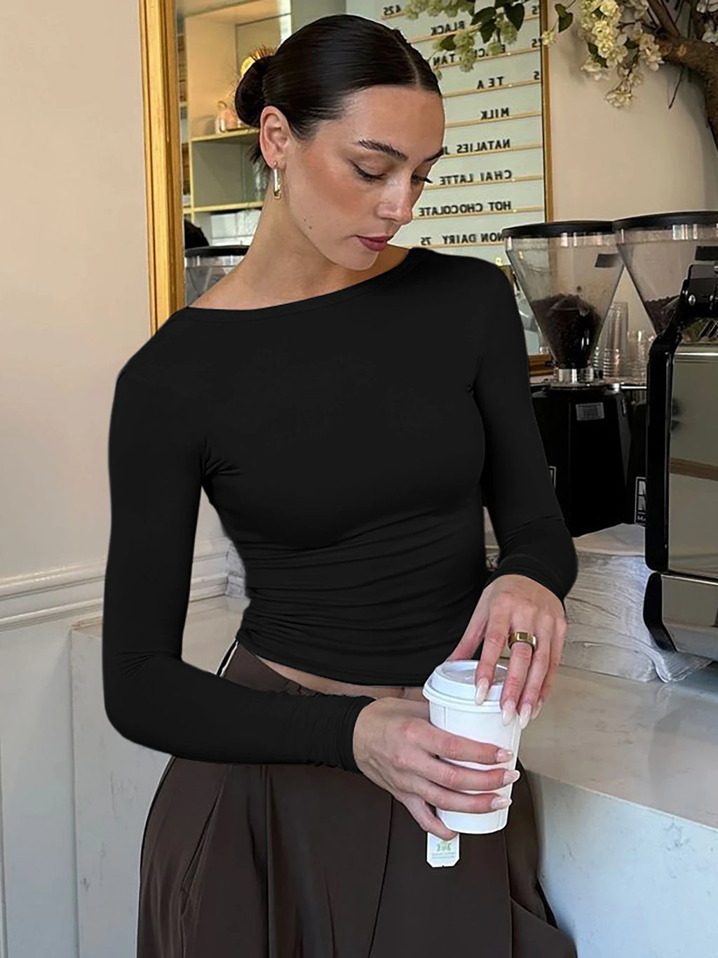 تيشيرت نسائي أنيق من Hugcitar، بياقة دائرية، بدون ظهر، بأكمام طويلة، بتصميم قصير وقصة ضيقة، مثالي لإطلالة خريفية أنيقة وعصرية، مناسبة للحفلات والمهرجانات والنوادي.