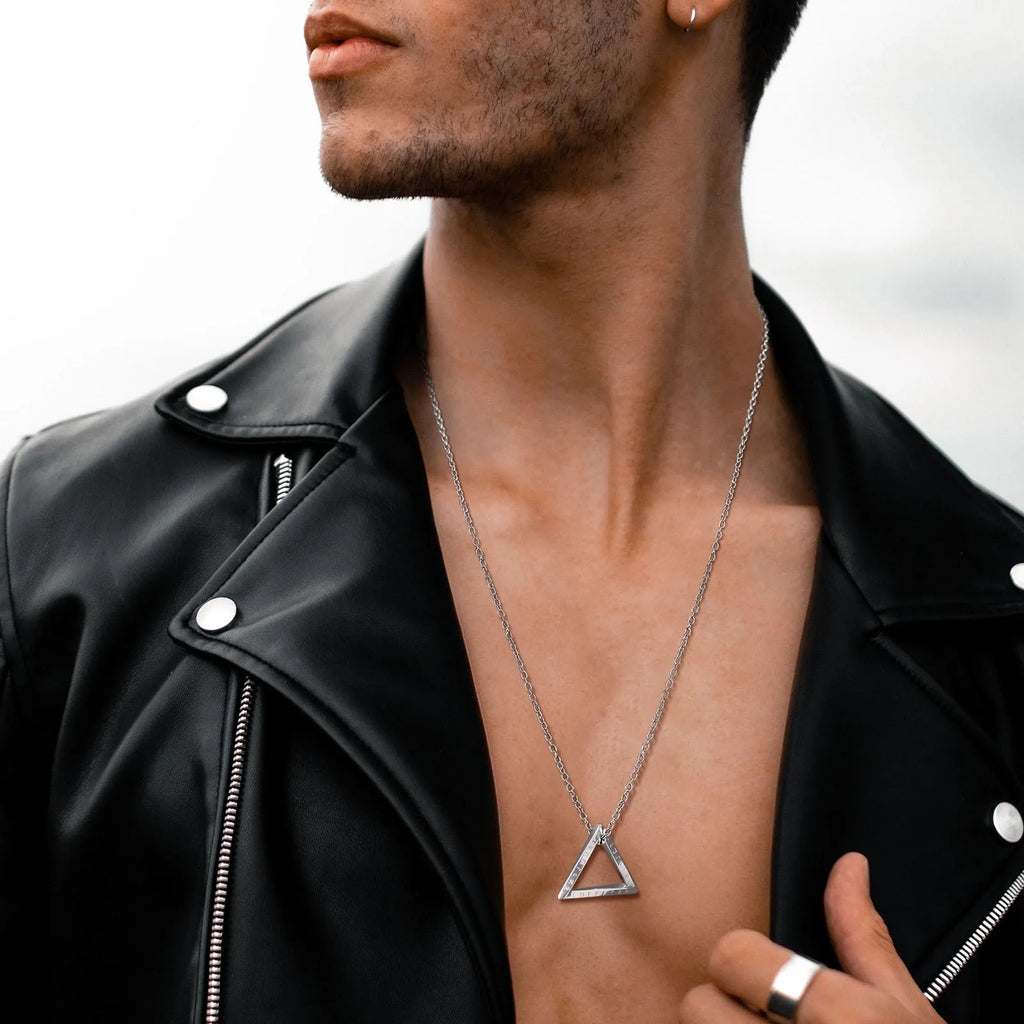 قلادات فينوكس نورس فايكنج، قلادة موبيوس المثلثة الملتوية للرجال من الفولاذ المقاوم للصدأ، طوق فيجفاسير نورديك فالكنوت الهندسي