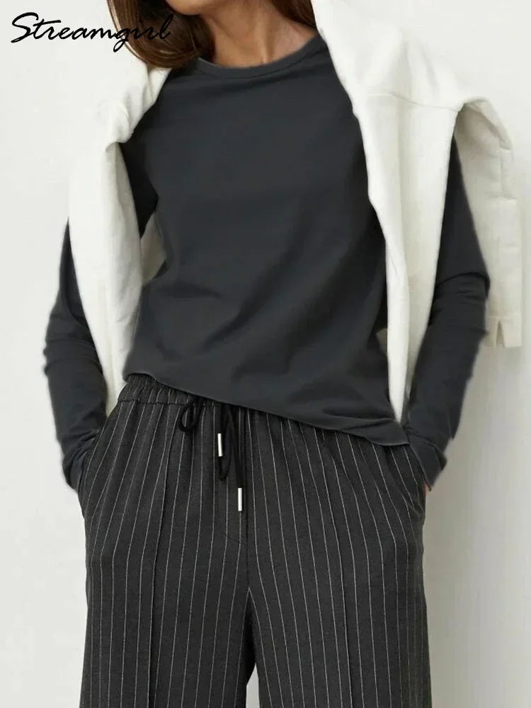 تي شيرت ستريم جيرل بأكمام طويلة للنساء مصنوع من القطن بنسبة 100%، تي شيرتات أساسية سادة برقبة دائرية، تي شيرتات فضفاضة كاجوال، تي شيرتات بيضاء للسيدات 2024