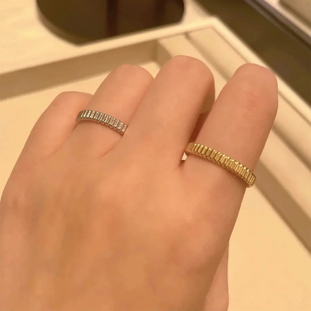 مجوهرات فاخرة من الفضة الإسترلينية عيار 925، خاتم بسيط مخطط عموديًا للرجال والنساء. مناسب للارتداء في أي مناسبة