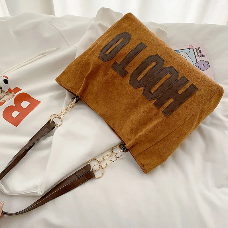 حقيبة كتف بلون موحد، حقيبة يد عصرية مزينة بحروف، حقيبة يد قماشية للنساء، مناسبة للمكتب، الجامعة، العمل، والسفر.