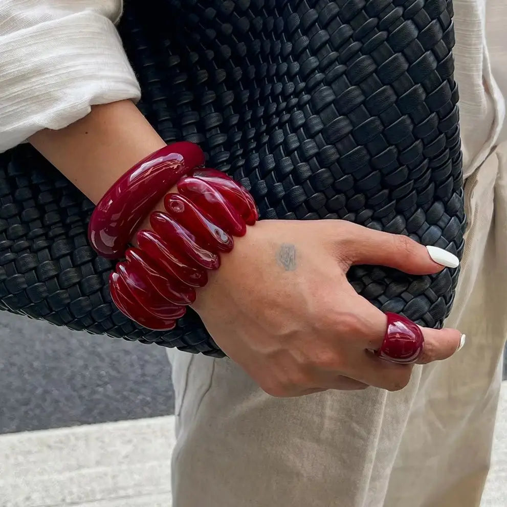 مجموعة أساور وخواتم PuRui Vintage بثلاثة أنماط من الراتنج الأكريليكي الأحمر السميك للنساء، بتصميمات بانك وهيب هوب غير منتظمة، تُعدّ هدية مثالية لعشاق الموضة.
