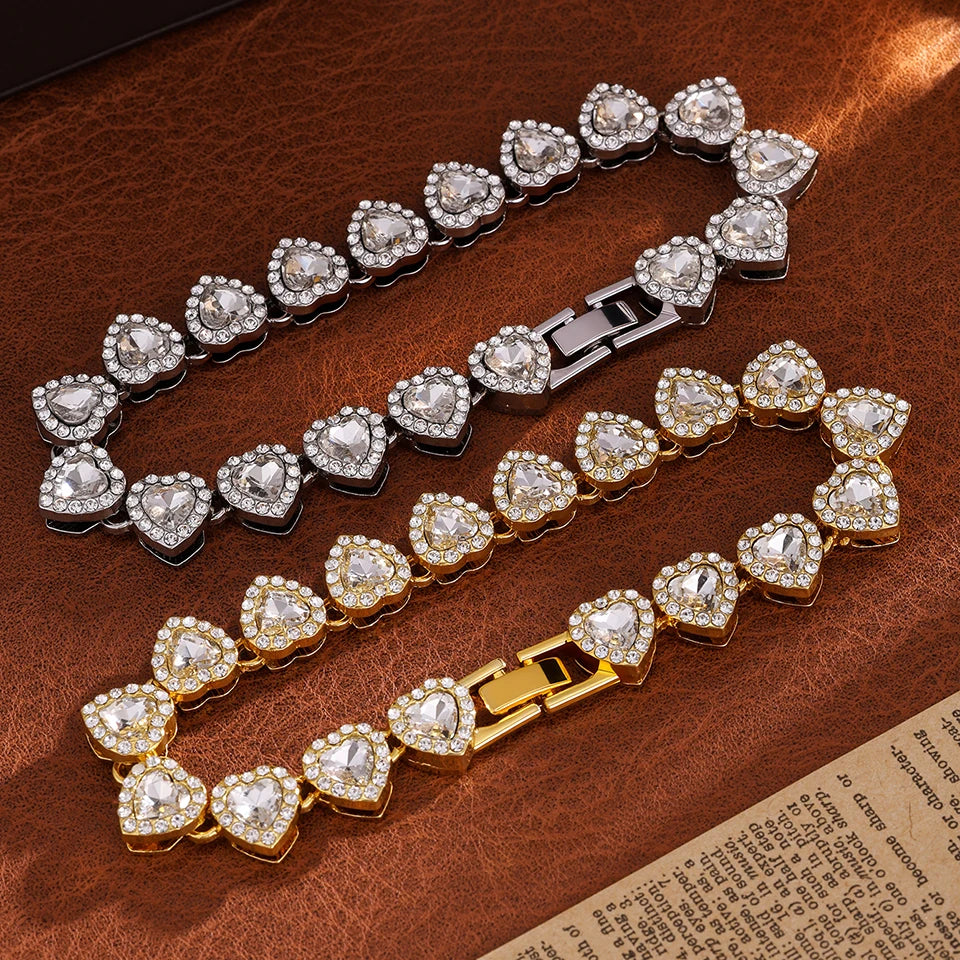 مجموعة زاكول من 3 قطع من الأساور اللامعة على شكل قلب مرصعة بأحجار الراين المصنوعة من الفولاذ المقاوم للصدأ، بتصميم عصري مستوحى من موسيقى الهيب هوب والروك، قابلة للتكديس.