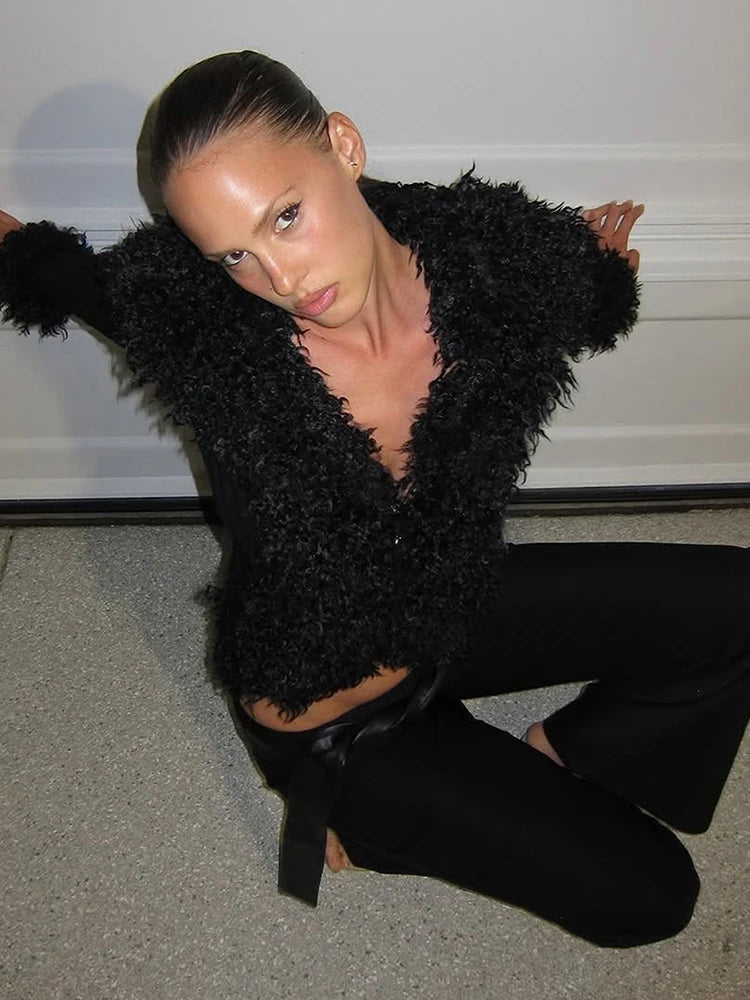 سترة نسائية من الفرو بتصميم قطة غريبة ورقبة على شكل حرف V، موضة خريفية مجعدة، موضة بانك مثيرة، معطف ضيق مطاطي من الشارع