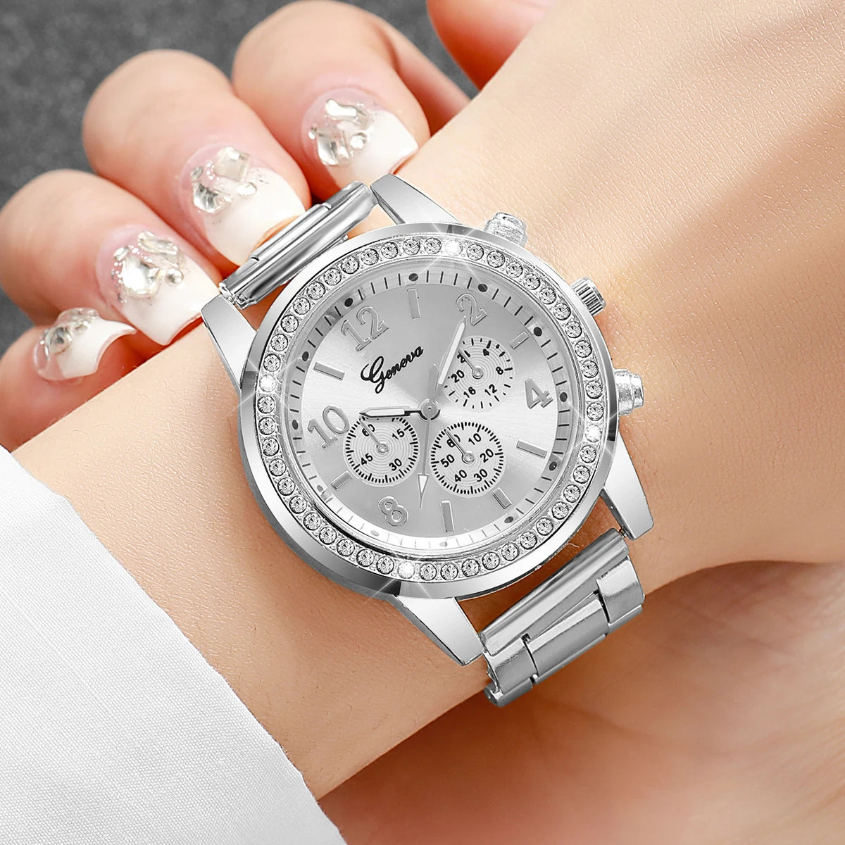 ساعات يد نسائية أنيقة مرصعة بأحجار الراين، سوار من سبيكة معدنية، مينا عربي، تناظرية، كوارتز (بدون علبة)