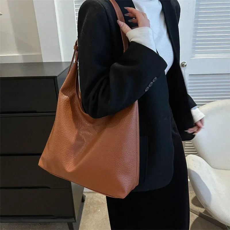 حقيبة توت جلدية عصرية للنساء لعام 2025، حقيبة كتف نسائية بسيطة كبيرة الحجم عالية السعة، حقائب يد نسائية، حقائب رسول