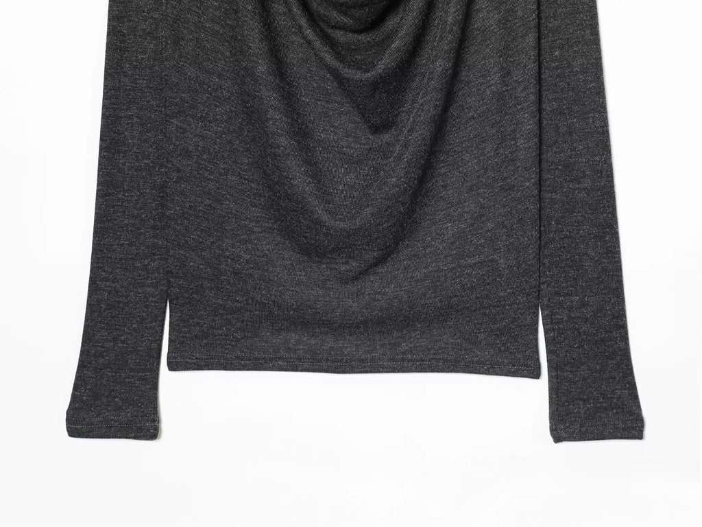 تي شيرت نسائي جديد لشتاء 2025 بتصميم أنيق وعصري، بأكمام طويلة ورقبة على شكل حرف V، بتصميم مستقيم وثنيات