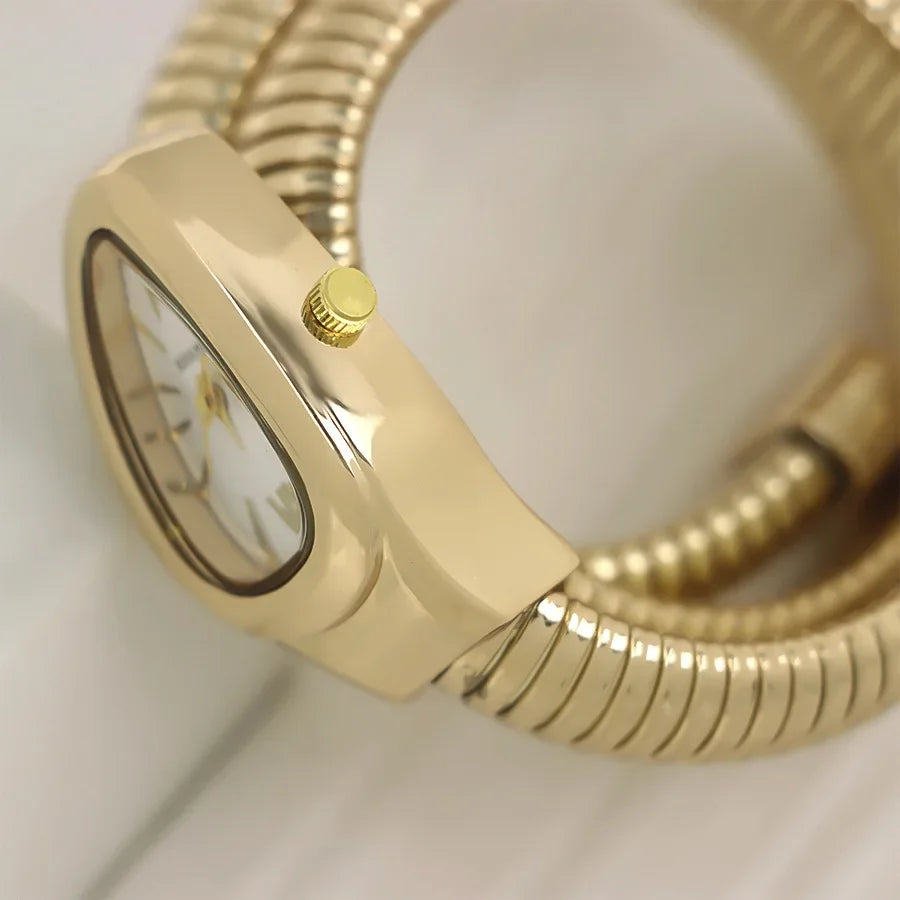 ساعات كوارتز فريدة من نوعها للنساء من الذهب الثعباني رائجة البيع ساعة بسيطة كلاسيكية الطراز للنساء ساعة فاخرة لامعة للسيدات ساعة Relogio