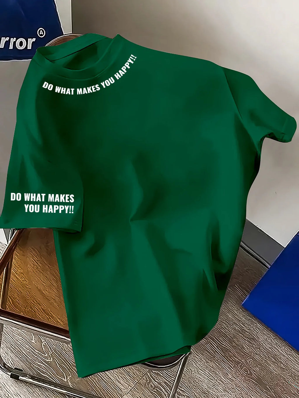 تيشيرت رجالي صيفي عصري مصنوع من القطن الخالص 100%، بتصميم فضفاض وطبعة هندسية، وياقة دائرية وأكمام قصيرة.