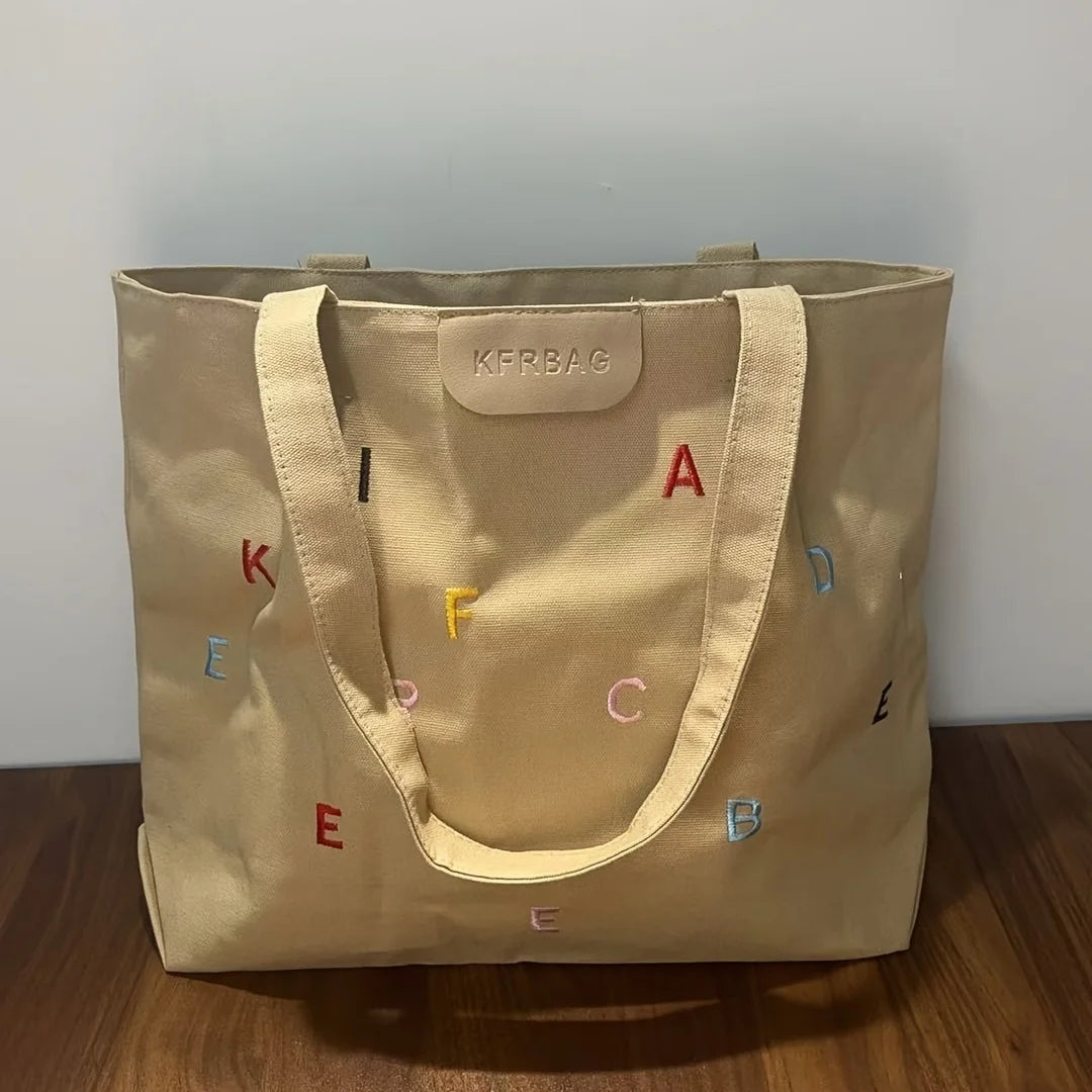 حقيبة يد نسائية كبيرة الحجم من القماش - تصميم حروف مطرزة أنيقة، حقيبة كتف خضراء