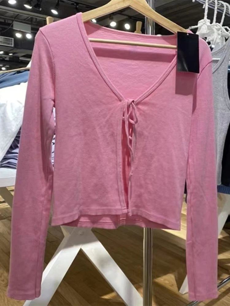 تيشيرتات نسائية كاجوال سادة ضيقة، صيفية 2022، مثيرة، بياقة على شكل حرف V، برباط، قطن مضلع، قصيرة، بتصميم Y2k، لطيفة، بأكمام طويلة.