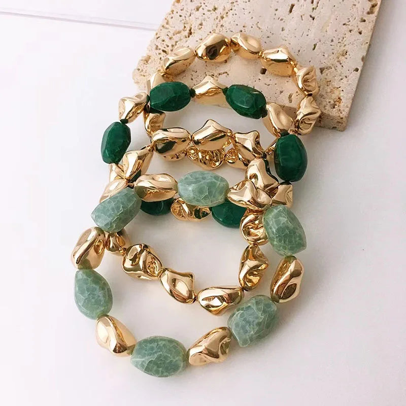 طقم أساور من قطعتين من الراتنج الأخضر للنساء مصنوع من خرز الأكريليك، عصري وقابل للتعديل، مصنوع من خيوط مرنة، إكسسوارات يدوية