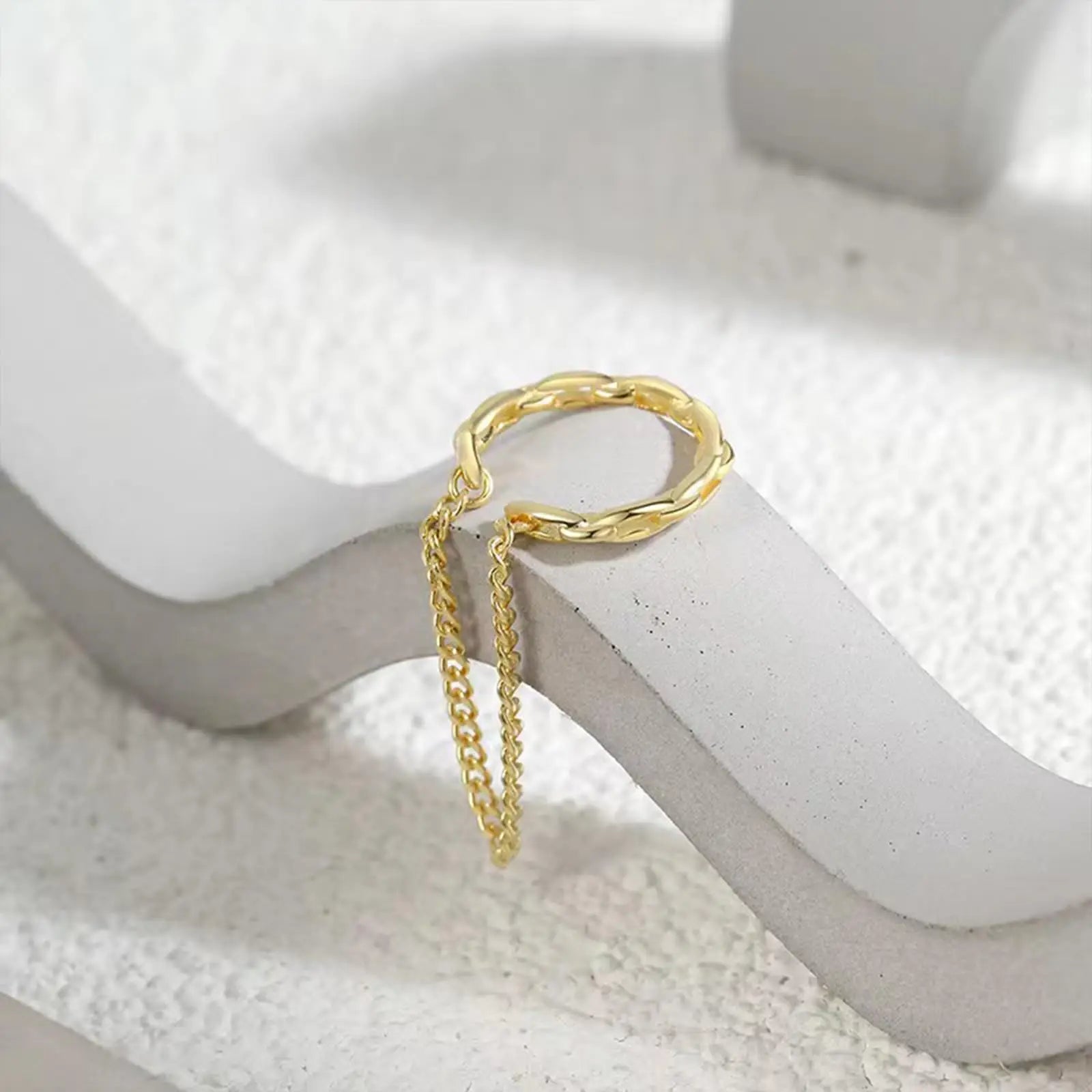 أقراط ذهبية بمشبك للنساء، لا تتطلب ثقب الأذن، مشبك أذن بشرابة واحدة، بسيطة ومتعددة الاستخدامات.