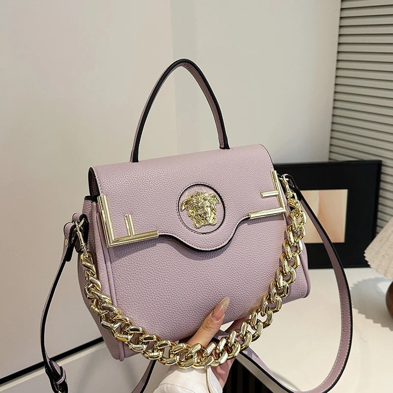 حقيبة يد أنيقة فاخرة مستوحاة من ميدوسا مصنوعة من الجلد الصناعي بسعة كبيرة مزودة بسلسلة مغناطيسية وحزام قابل للتعديل وحقيبة كروس بودي للاستخدام اليومي