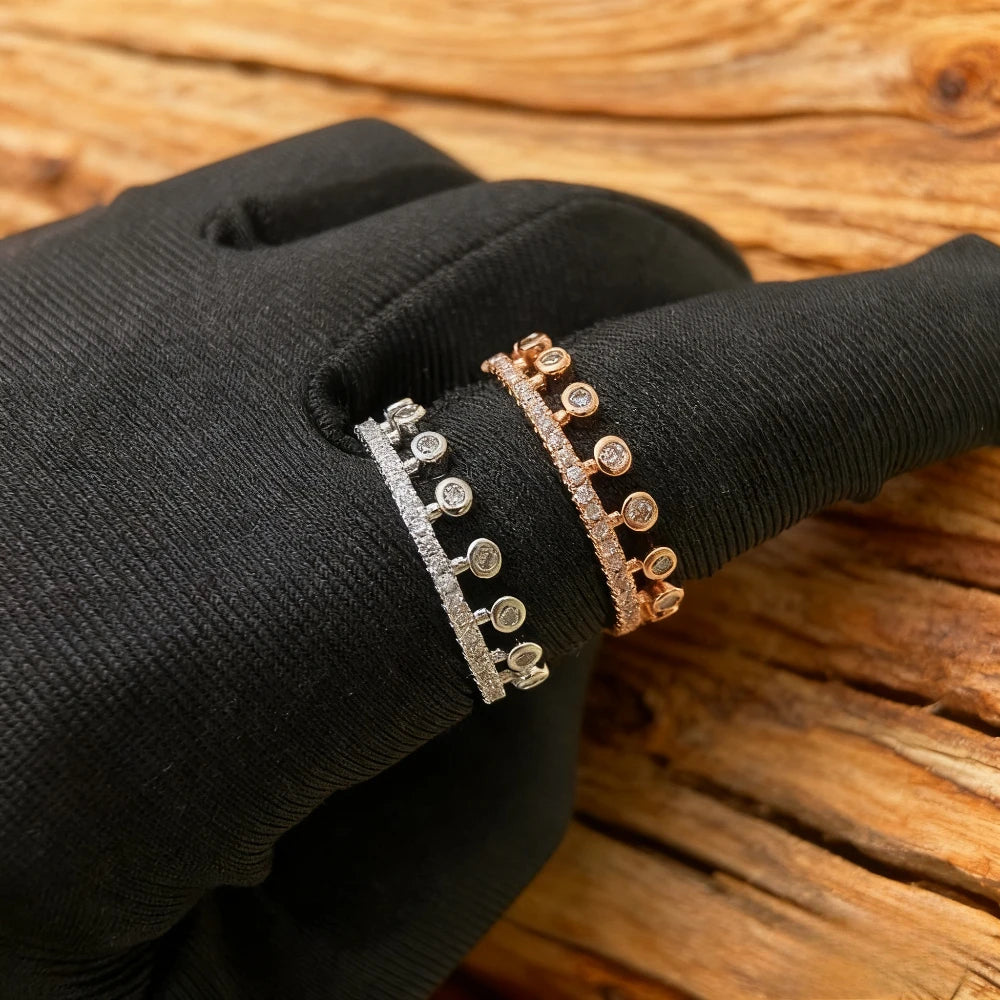 إكسسوارات عصرية لعام ٢٠٢٥ - خاتم تاج السهم - تصميم عصري، يعزز الحداثة، عرض خاص