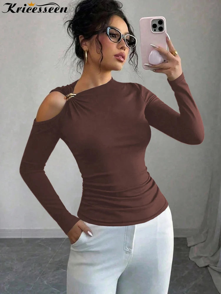 تي شيرت نسائي من كريسسين بكتف مكشوف وأكمام طويلة ومشبك معدني وقميص ضيق ومجوف منقوش منقوش بلوزة خريفية مناسبة للشارع تناسب نمط الحياة في سن 20 عامًا