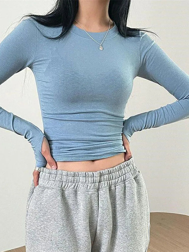 تيشيرتات نسائية كاجوال ضيقة بأكمام طويلة وياقة دائرية، مناسبة لفصلي الربيع والخريف، بألوان سادة مع فتحات للإبهام، ملابس عصرية