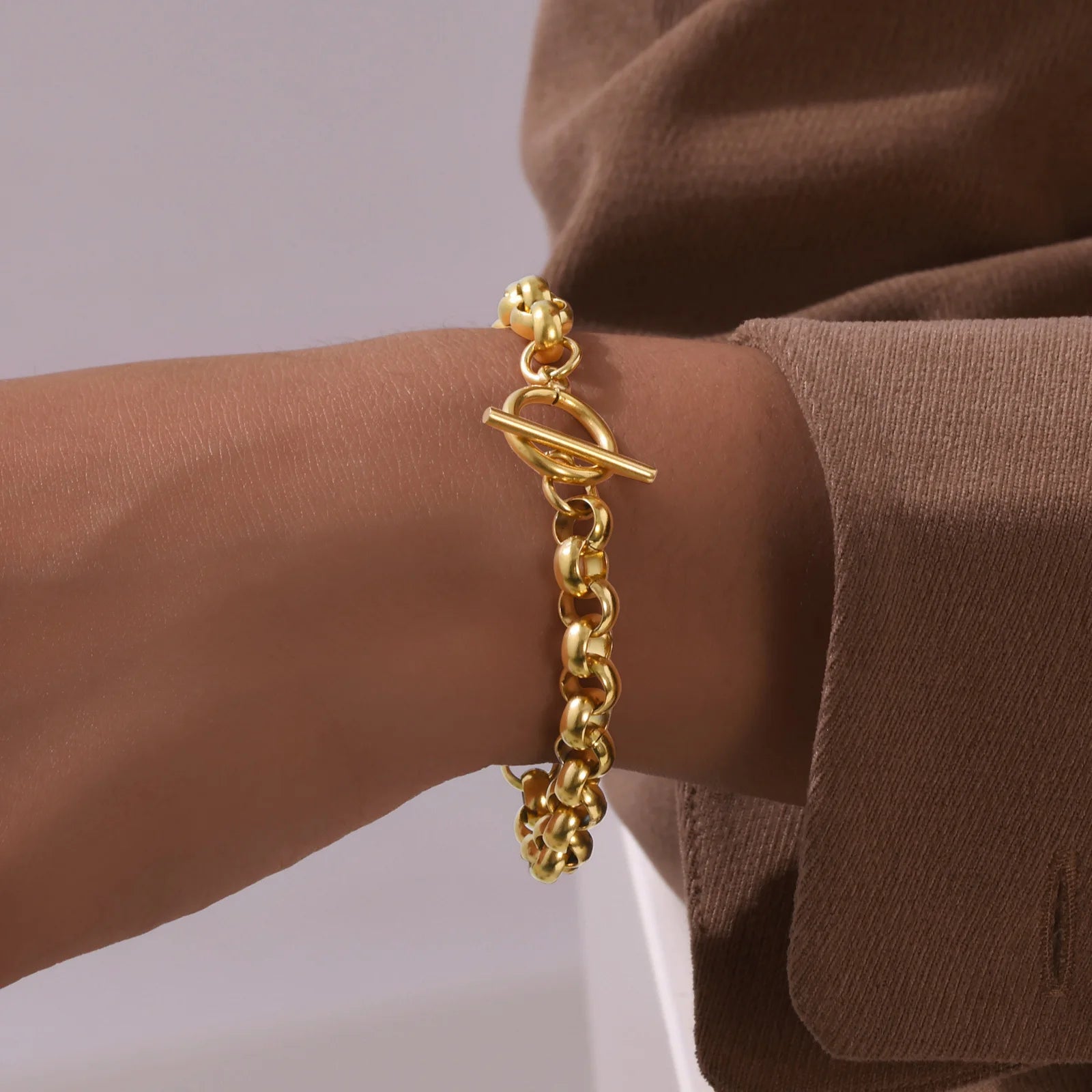 سوار فينوكس بيلشر رولو من الفولاذ المقاوم للصدأ، سوار معصم نسائي بسيط بسلسلة معدنية، مشبك على شكل حرف T يناسب معصمًا مقاس 18 سم