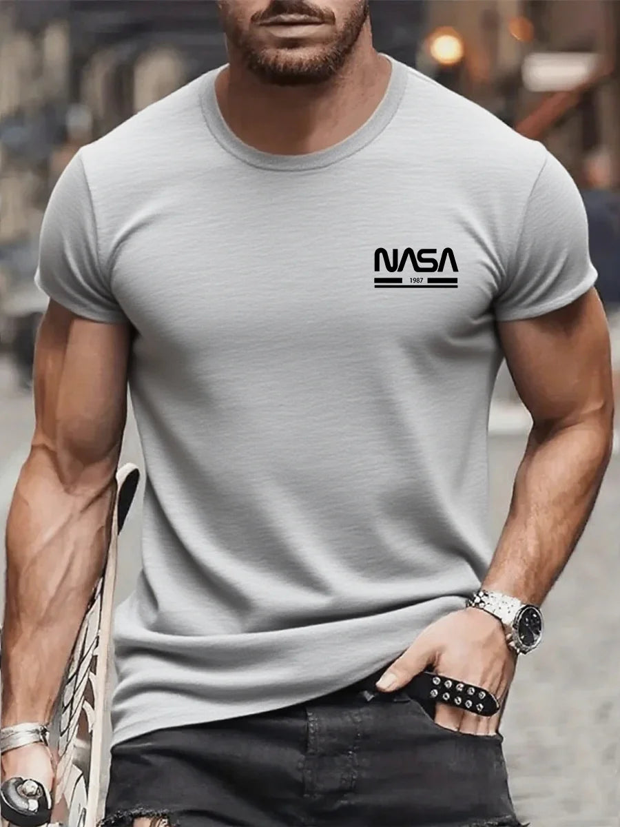 تي شيرت رجالي رياضي قابل للتنفس بطبعة جرافيكية لعام 2025، تي شيرت قطني بأكمام قصيرة، تي شيرت صيفي من علامة تجارية للشارع