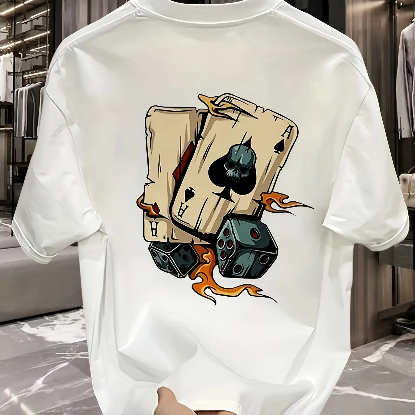 تيشيرت رجالي صيفي عصري فضفاض مطبوع عليه رسومات بوكر ونرد، مصنوع من القطن الخالص 100%، بياقة دائرية وأكمام قصيرة.