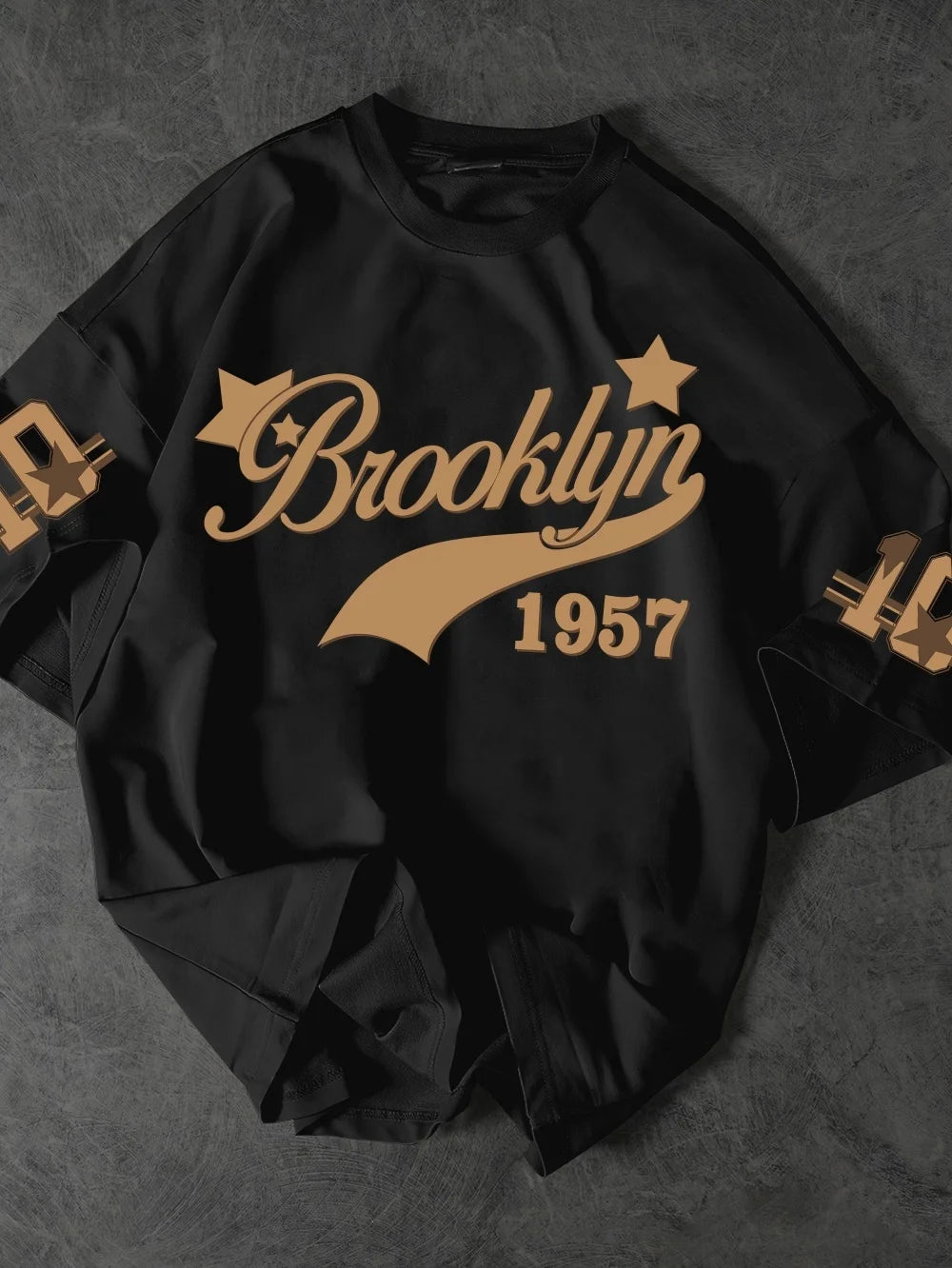 تي شيرت رجالي عصري مطبوع عليه حروف صيف 1957 برقبة دائرية قابلة للتنفس مناسب للأنشطة الخارجية في المناطق الحضرية غير الرسمية