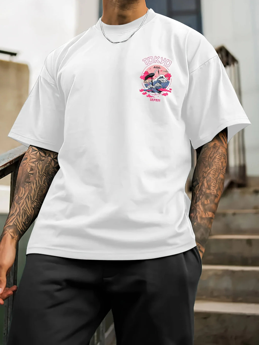 تيشيرت رجالي صيفي مصنوع من القطن الخالص بنسبة 100%، بنقشة طوكيو العصرية، فضفاض، بياقة دائرية وأكمام قصيرة.