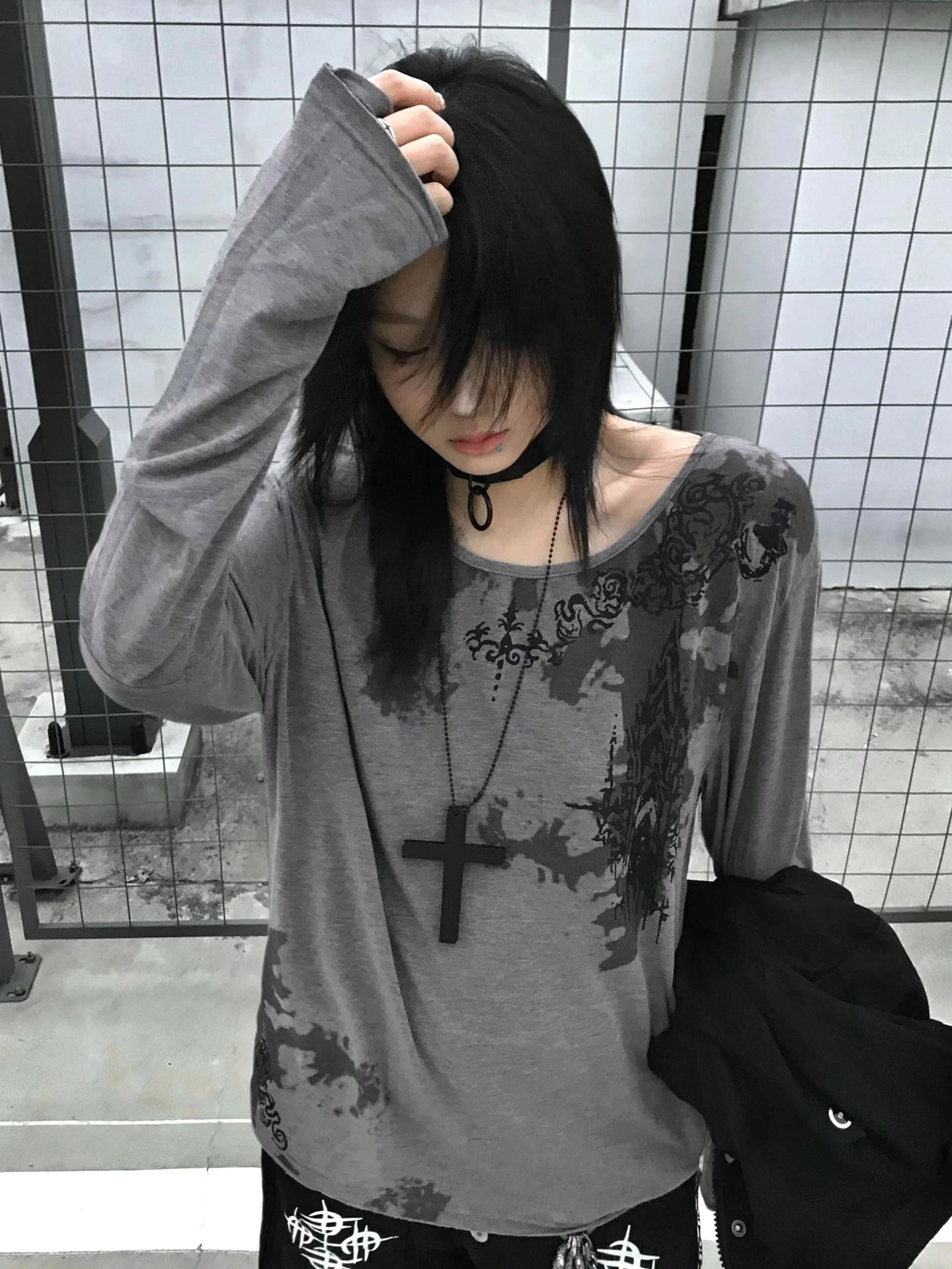 تي شيرت Genayooa Gothic Print نسائي بأكمام طويلة كاجوال Y2k Vintage Grunge Tops Tee Streetwear American Retro Tshirts Fairycore