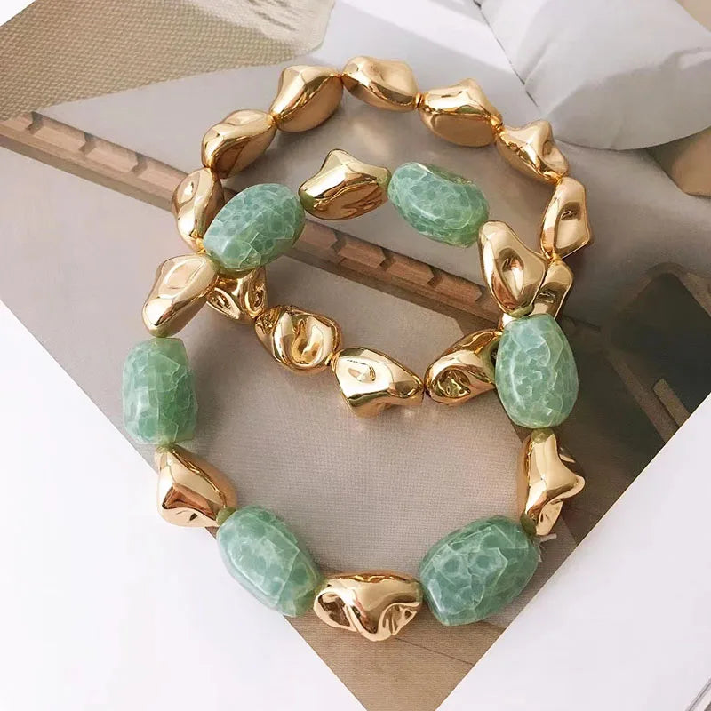 طقم أساور من قطعتين من الراتنج الأخضر للنساء مصنوع من خرز الأكريليك، عصري وقابل للتعديل، مصنوع من خيوط مرنة، إكسسوارات يدوية