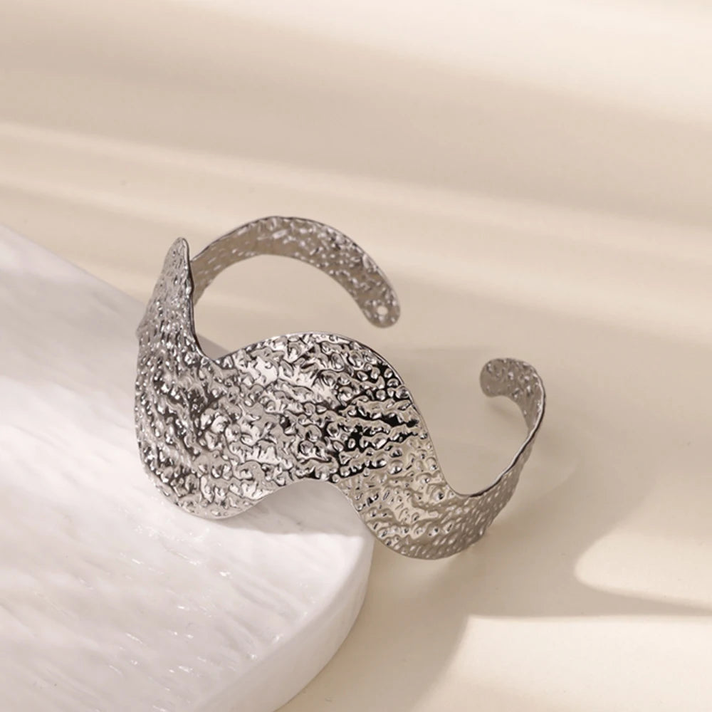 سوار من الفولاذ المقاوم للصدأ للنساء والرجال، سوار على شكل ورقة زهرة جمالية، أساور هندسية ذهبية اللون، مجوهرات نسائية