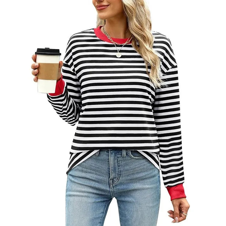 تيشيرت نسائي مخطط بأكمام طويلة وياقة دائرية، بتصميم عصري بألوان متداخلة، مناسب لفصل الربيع 2025، مثالي للارتداء اليومي والجامعة.