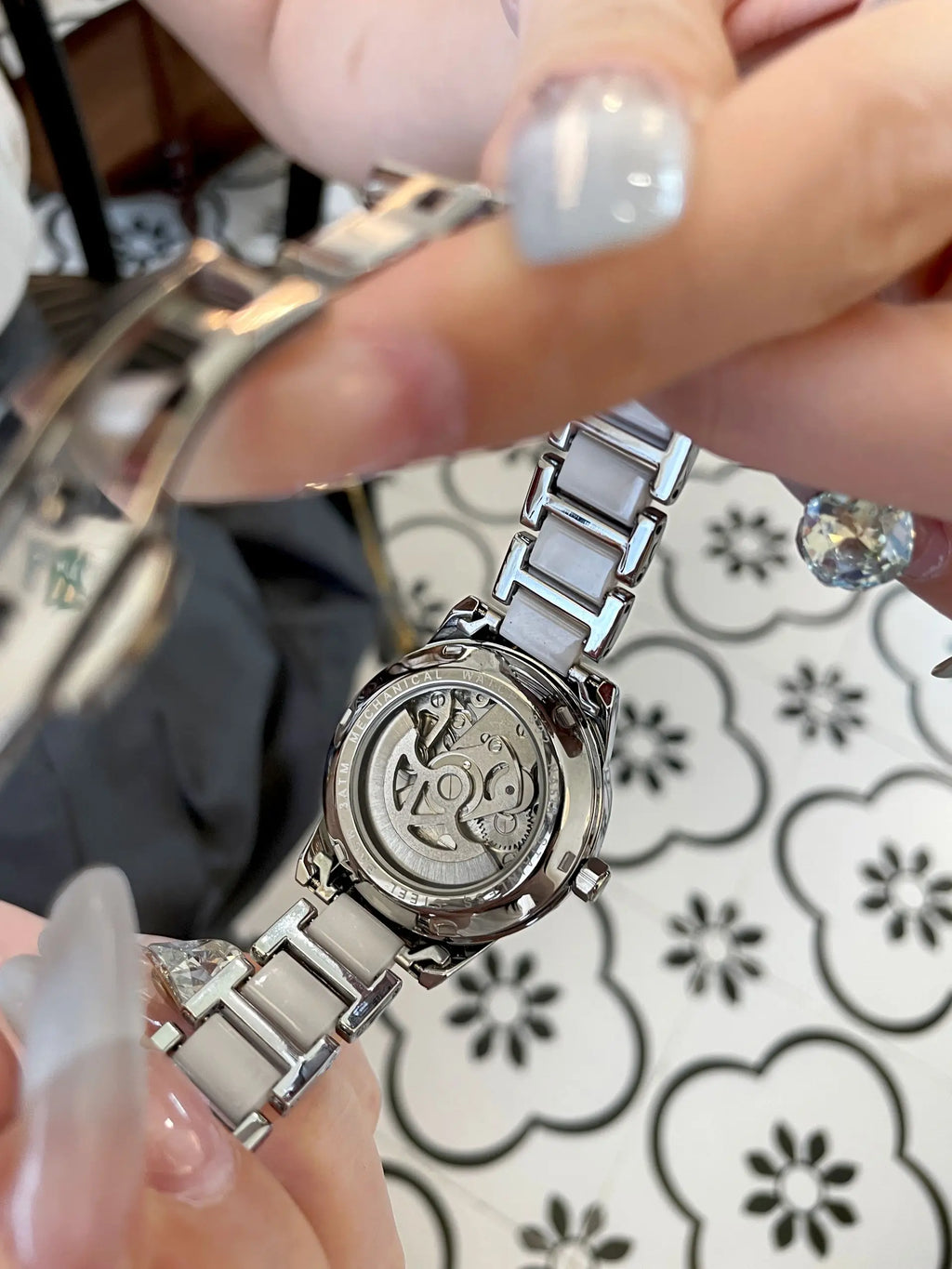 ساعة ميكانيكية عباد الشمس للنساء عالية الجودة خفيفة فاخرة ساعة فنية حمراء للنساء ساعة ميكانيكية