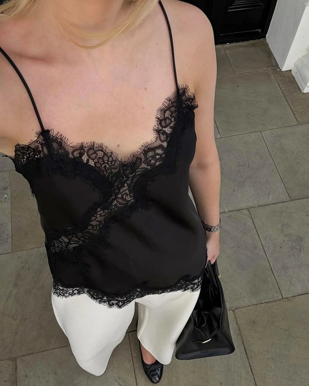 قمصان قصيرة مثيرة أنيقة من الدانتيل الأسود للنساء، بفتحة رقبة على شكل حرف V، بدون أكمام، موديل 2025، قمصان صيفية كاجوال للبنات، ملابس الشارع