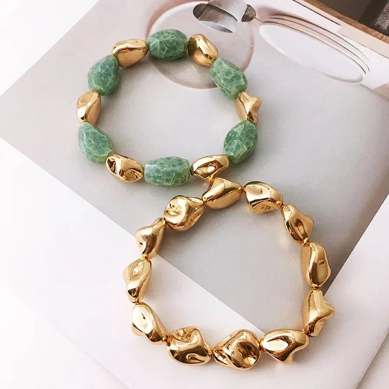 طقم أساور من قطعتين من الراتنج الأخضر للنساء مصنوع من خرز الأكريليك، عصري وقابل للتعديل، مصنوع من خيوط مرنة، إكسسوارات يدوية