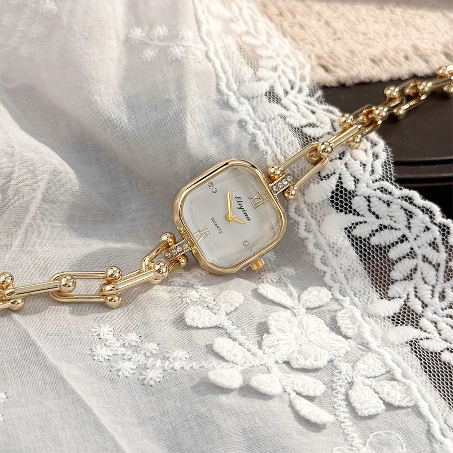 ساعة كوارتز فاخرة نسائية بتصميم سوار فريد من نوعه مع زجاج مربع الشكل ومشبك لوبستر، متوسطة الحجم، مستوحاة من الطراز القديم